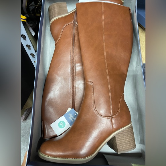Women's Tatiana Heeled Riding Boots - Universal Thread
NWT/NEW - Picture 5 of 7